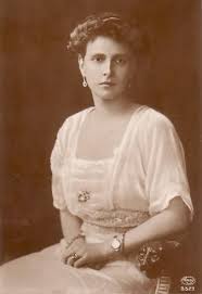 The platinum and diamond engagement ring was made by the jewellers, philip antrobus, using diamonds from a tiara belonging to philip's mother, princess alice of battenberg. Princess Alice Of Battenberg Wikipedia
