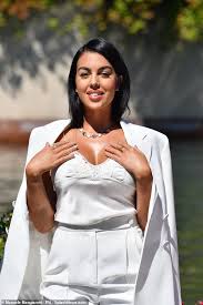 She was born on 24th january 1994. Cristiano Ronaldo S Girlfriend Georgina Rodriguez Risks A Wardrobe Malfunction Aktuelle Boulevard Nachrichten Und Fotogalerien Zu Stars Sternchen