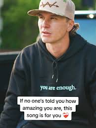 Heartfelt Country Song for Strong Moms