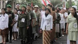 Karena dress ini memiliki panjang di bawah lutut tetapi tidak sampai mata kaki. Ragam Kostum Unik Yang Biasanya Ada Di Pawai Kemerdekaan 17 Agustus Intip Yuk