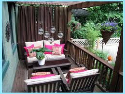 Yavaş yavaş baharın gelmesi ile birlikte herkesin özlediği balkon sefalarının daha konforlu olması amacı ile balkon masa sandalye modelleri bu bahar günlerinde sıkça tercih edilmeye başlamıştır. Balkon Dekorasyonu Icin Masa Takimlari Dekor Yasam