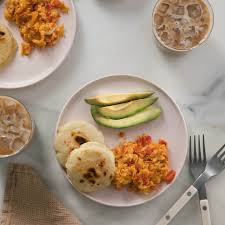 Las arepas son uno de los platos más populares de la cocina latinoamericana, especialmente en venezuela y colombia, países que se disputan su origen. Arepas A Cozy Kitchen Recipe Colombian Style Arepas
