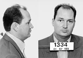 Henrik Holm spiller svindler Philip Holst-Cappelen i serien «Fantomet  Philip» (+)