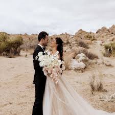 We always do our best to work with your budget to design exactly what you have always imagined your wedding flowers to look like. 24 Stunning Long Stemmed Flower Ideas