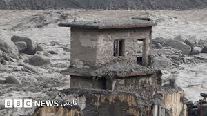 لحظه سقوط یخچالی که منجر به سیل مرگبار نپال شد