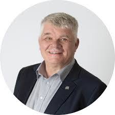 Scott Redpath's Instagram, Twitter & Facebook