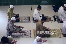 Tidak bergantung kepada nasib atau keberuntungan. 3 Amalan Ringan Bekal Muslim Jalani Kehidupan Dunia Republika Online