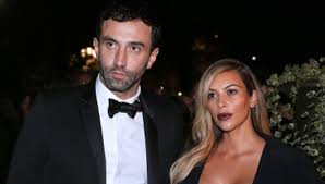 Oft sind die eltern der braut in spendierlaune, wenn es um das hochzeitskleid der tochter geht. Kim Kardashian Riccardo Tisci Soll Hochzeitskleid Entwerfen Bunte De