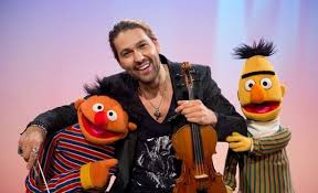 David Garrett With Bert And Ernie So Cute David Garrett Sesamstrasse Geige