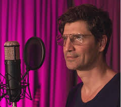 Μικρή μου μέλισσα 1993official facebook page : Sakhs Roybas Deixnei To Neo Toy Xompi Kai Rixnei To Instagram In Gr