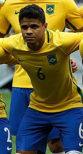 ɡaˈʁĩʃɐ, little bird), was a brazilian professional footballer who played as a right winger. Datei Brasil Estreia Contra A Africa Do Sul No Mane Garrincha Kopiya 7 Jpg Wikipedia