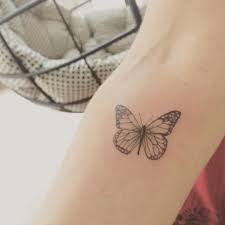 Borboletinhas Tatuagem Alinehuebtattoo Tattooborboleta Fineline Lineworktattoo Inspiredtattoos Instattoo B Tiny Tattoos Tattoos Simplistic Tattoos