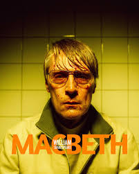 Helene Naustdal Bergsholm inntar scenen som kongejenta i Dissekering av et  snøfall til høsten. Takk som vanlig til kostymemaker Cathrine Engehagen  Bråthen for fantastisk god jobb på kostyme og maskør Alice Norberg