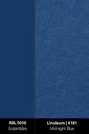 Das Kraftige Blau Des Linoleum 4181 Midnight Blue Passt Hervorragend Zu Ral 5010 Enzianblau Linoleum Linoleum Farbe Ral