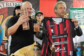 Camiseta roja y negra, pantalón negro y medias negras uniforme alternativo : Camisetas Sport Lyon De Patronato 2017 2018