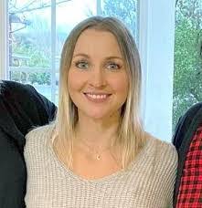 Jenifer Bell's Instagram, Twitter & Facebook