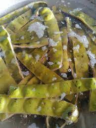 Tumis bumbu halus hingga harum, masukkan irisan cabai, tomat, daun salam, daun jeruk, dan petai. Mingguan Wanita Cara Buat Petai Jeruk Power Rangup Facebook