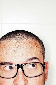 Visage rond, carré, allongé ou encore ovale, à chaque morphologie de visage correspondent des coiffures permettant de mettre en valeur les traits et d'équilibrer votre physionomie. Coupe De Cheveux Homme Se Couper Les Cheveux Soi Meme Madame Figaro
