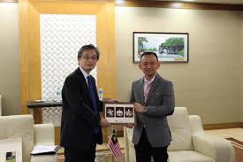 Learn how rich is he in this year and how he spends money? Ambassador Oka Paid A Courtesy Call On Yb Dr Maszlee Malik Minister Of Education Embassy Of Japan In Malaysia