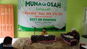 Contoh soal tahfidz juz 30 assalamualaikum warahmatullahi wabarakatuhseperti biasanya ana ingin berbagi sesuatu yang insyaallah sangat bermanfaat dan banyak dibutuhkan oleh orangalhamdulillah akhirnya saya diberi kemampuan oleh allah untuk membuat soal soal musabaqah hifdzul quran lomba tahfidz al quran kategori juz 30. Munaqosah Tahfidz Tasmi Juz 28 29 Dan 30 Sekali Duduk Sdit Arrahmah