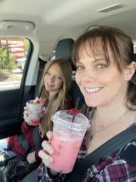 New Ice Cream Shop Opens in Pinetop, Arizona, Offering Creamy Treats and  Refreshing Drinks