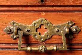 Home Remedy For Cleaning Brass Plated Hardware Hunker How To Clean Brass Paint Brass How To Clean Metal