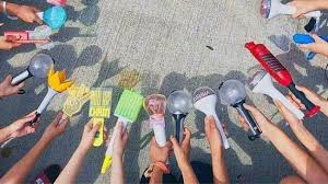 Hal ini tentu jadi kabar gembira untuk para buddy (nama fandom gfriend) yang rindu melihat sinb, eunha, dan umji kembali tampil di industri . Inilah Arti Nama Berbagai Fandom Grup K Pop