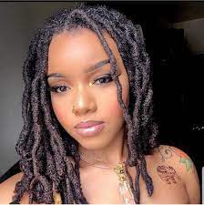 Epingle Par Aude Yasha Sur Lock Nation Coiffure Cheveux Naturels Coiffures Locs Coiffures Cheveux Noirs