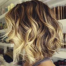 12 Stylish Bob Hairstyles For Wavy Hair Popular Haircuts Hair Styles Short Hair Styles Short Wavy Hair