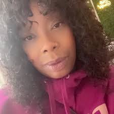 April Butts's Instagram, Twitter & Facebook