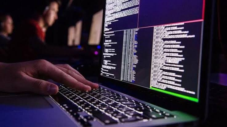 yazilimci-nasil-olunur-yazilimcilar-ne-kadar-kazanir