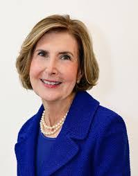 Lisa Petz's Instagram, Twitter & Facebook