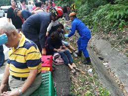 The video was first circulated in whatsapp groups before getting uploaded onto facebook. Man Dies After Two Buses And One Motorcycle Crash In Genting Highlands World Of Buzz