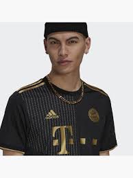 Er ist neben borussia dortmund. Adidas Fc Bayern Munchen 21 22 Auswartstrikot In Schwarz Deichmann