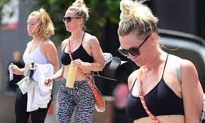 Beverly Hills, 90210 vet Jennie Garth, 46, looks sensational in bra top |  Daily Mail Online