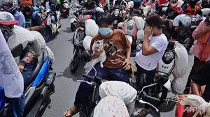 Maybe you would like to learn more about one of these? Warga Thailand Menyemut Di Jalan Tolak Lockdown