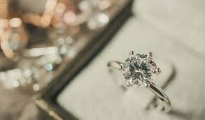 Maybe you would like to learn more about one of these? Verlobungsring Rechts Oder Links Hochzeitsratgeber Von Auronia