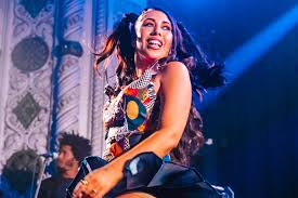 Kali uchis — your teeth in my neck 03:06. Kali Uchis Plays A Sold Out Show For Special Olympics Chicago Substream Magazine