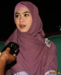 Hari itu haryo duduk santai di teras depan rumahnya, namanya juga kakek kakek, menikmati kehidupan senjanya. 950 Hijab Ideen In 2021 Hijab Stile Muslimische Mode Islamische Kleidung