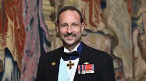 Kroonprins Haakon teruggekeerd in Noorwegen voor Mette-Marit