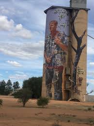 Pin By Lay Eng On Favourite Places Street Art Sand Art Banksy