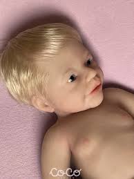 Anuk pelo rubio bebé