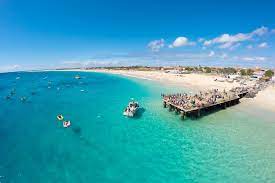 Santa maria town square and santa maria pier are notable landmarks, and the area's natural beauty can be seen at santa maria beach. Die Kapverdische Insel Sal Verzaubert Urlaubsguru