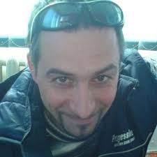 Why is it important to make accurate cuts at the branch bark collar? Here's  a side by side example. The dead stub is preventing callus tissue from  encapsulating the wound, allowing for