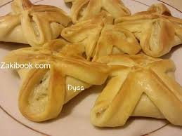 طريقة لف الفطيرة المربعة بالصور زاكي Ramadan Recipes Sweet Pastries Recipes