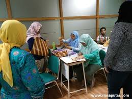 Memang dari kecil baik di sekolah dan di rumah kita diajarkan dan dilatih ada rahasia jitu kerja keras dan usaha kita menghasilkan buah yang lebih banyak, yaitu kerja cerdas atau work smart. Always Positive And Be Happy Kerja Keras Kerja Cerdas Dan Kerja Ikhlas 3 As