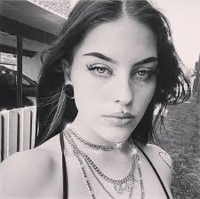 Savannah Ross's Instagram, Twitter & Facebook