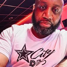 Kyrie Irving is reportedly eyeing the Lakers as a destination, and the Nets  aren't a done a deal. Kemba is reportedly “unlikely” to sign with the  Lakers as he wants to win