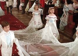 Das hochzeitskleid sissis aus dem heimatfilm mit romy schneider prägt. Pin On Fotos Do Filme Sissi