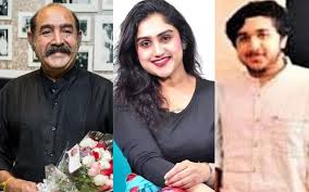 Vanitha battles with vijayakumar at cheenai airport to get her son back. Vijayakumar S Celebration Pic With Grandson Srihari Goes Viral Astro Ulagam